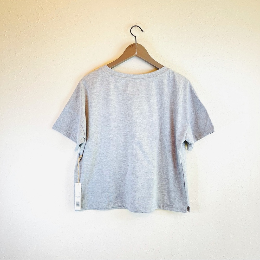 Rae Dunn Women’s LOVE Cropped Tee Size Medium NWT - Picture 4 of 7